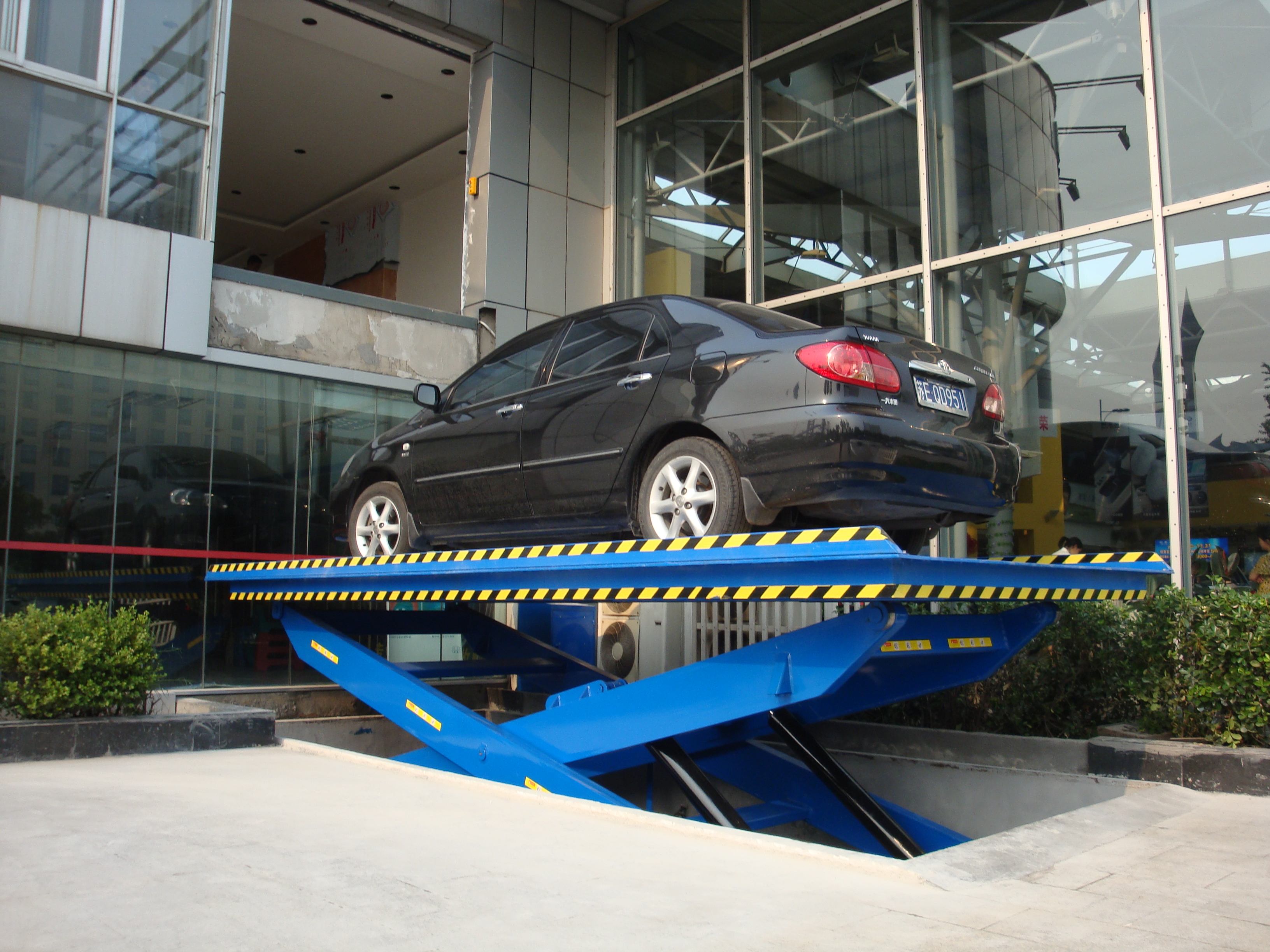 SJG汽車(chē)升降平臺(tái)（剪叉式）
